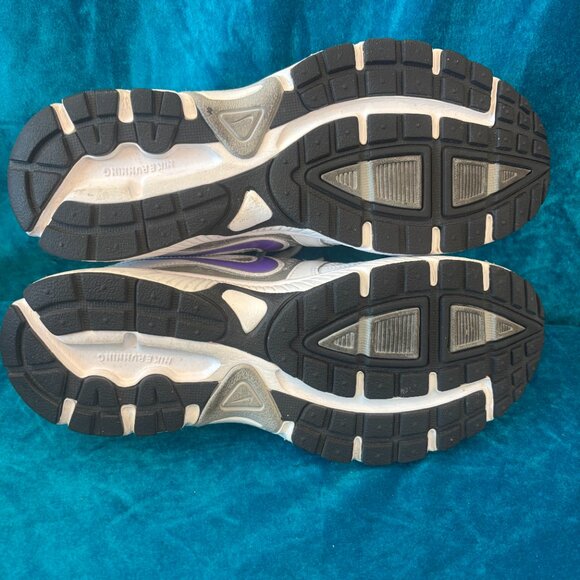 Womens Nike Dart 9 athletic shoes SZ 8.5 - White with bright violet snd silver - Picture 4 of 7